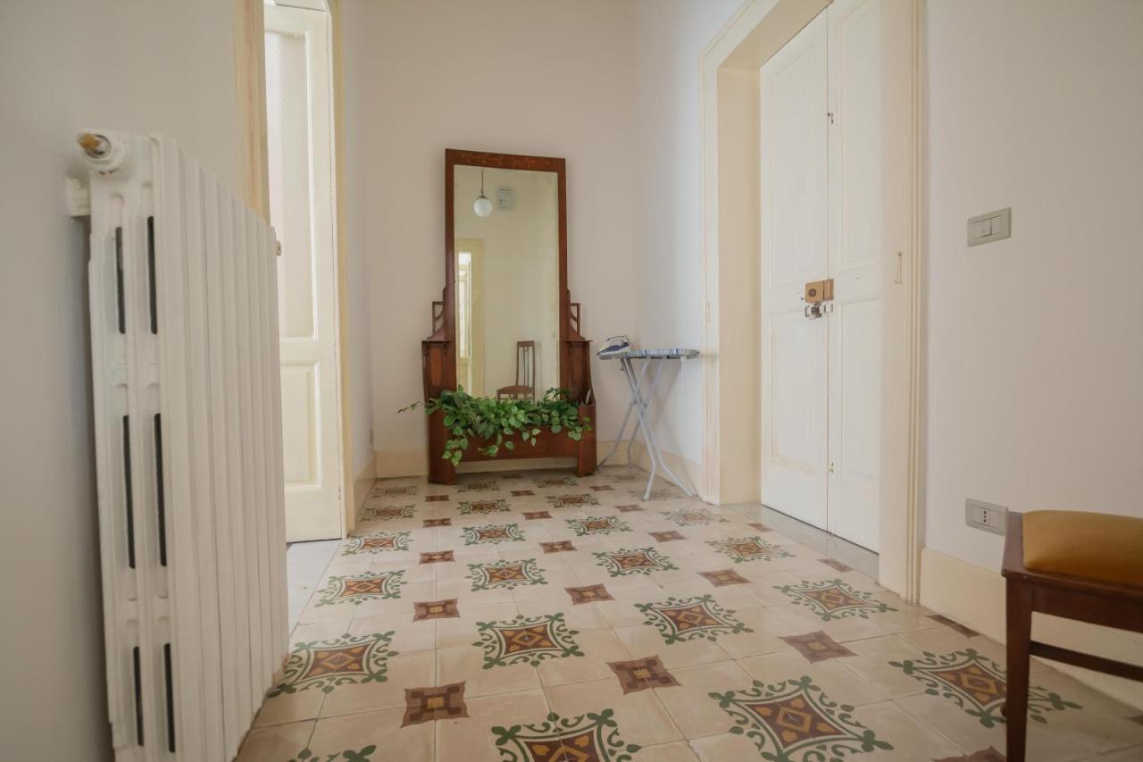 Dimora Apulia Acomodação com café da manhã Brindisi Exterior foto