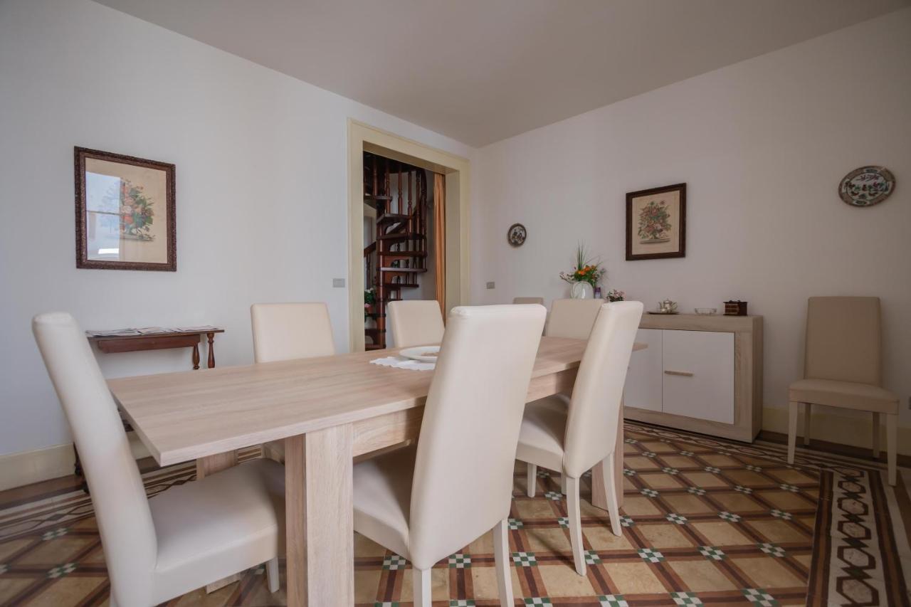 Dimora Apulia Acomodação com café da manhã Brindisi Exterior foto